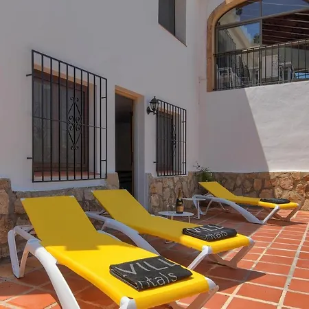 Margarita - A Tranquil Oasis With Large Private Pool Villa