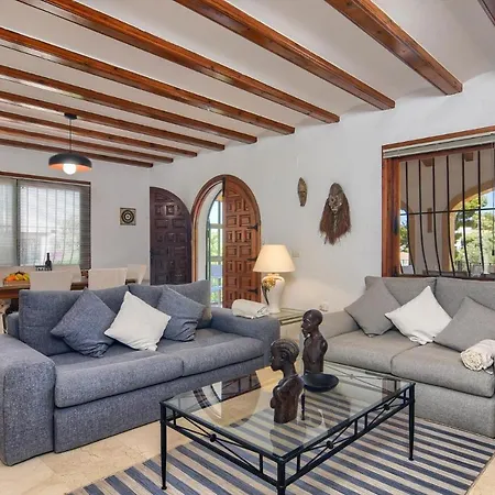 Margarita - A Tranquil Oasis With Large Private Pool Villa